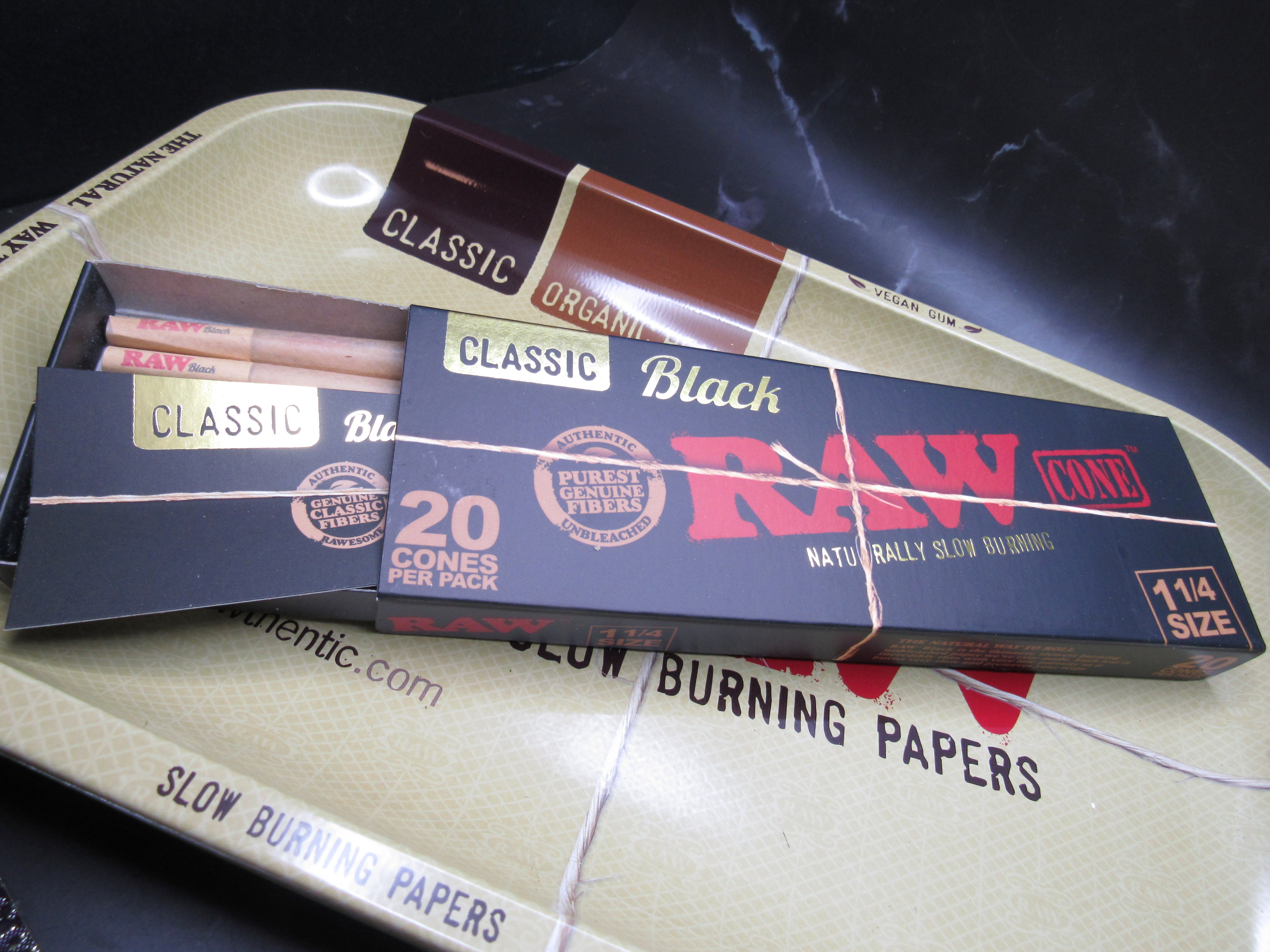 RAW Black Classic 1¼ Size Pre-Rolled Cones – 20 Pack