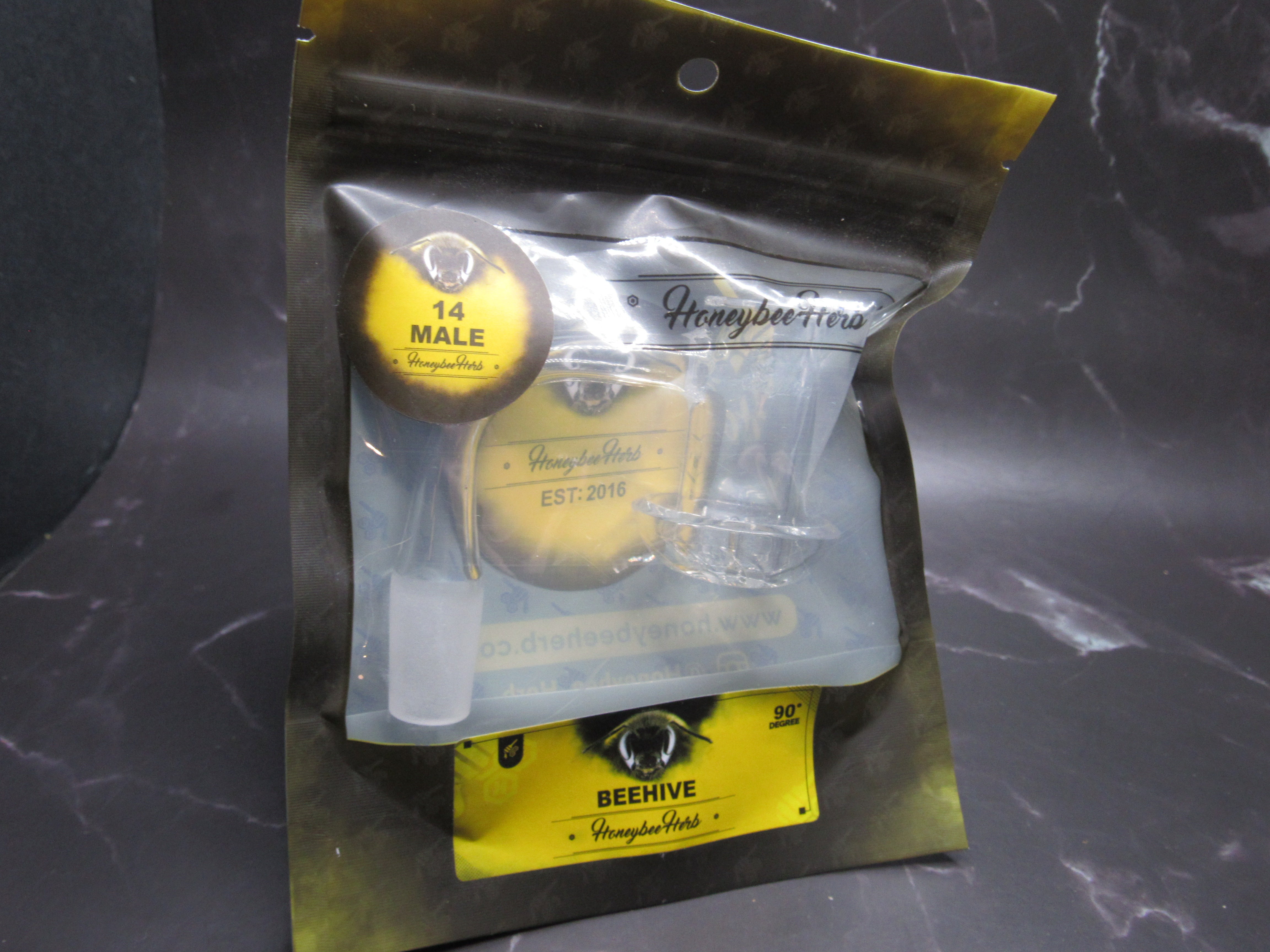 Honeybee Herb Beehive Ash Catcher – 14mm Male, 90° Angle (Yellow Line Edition)