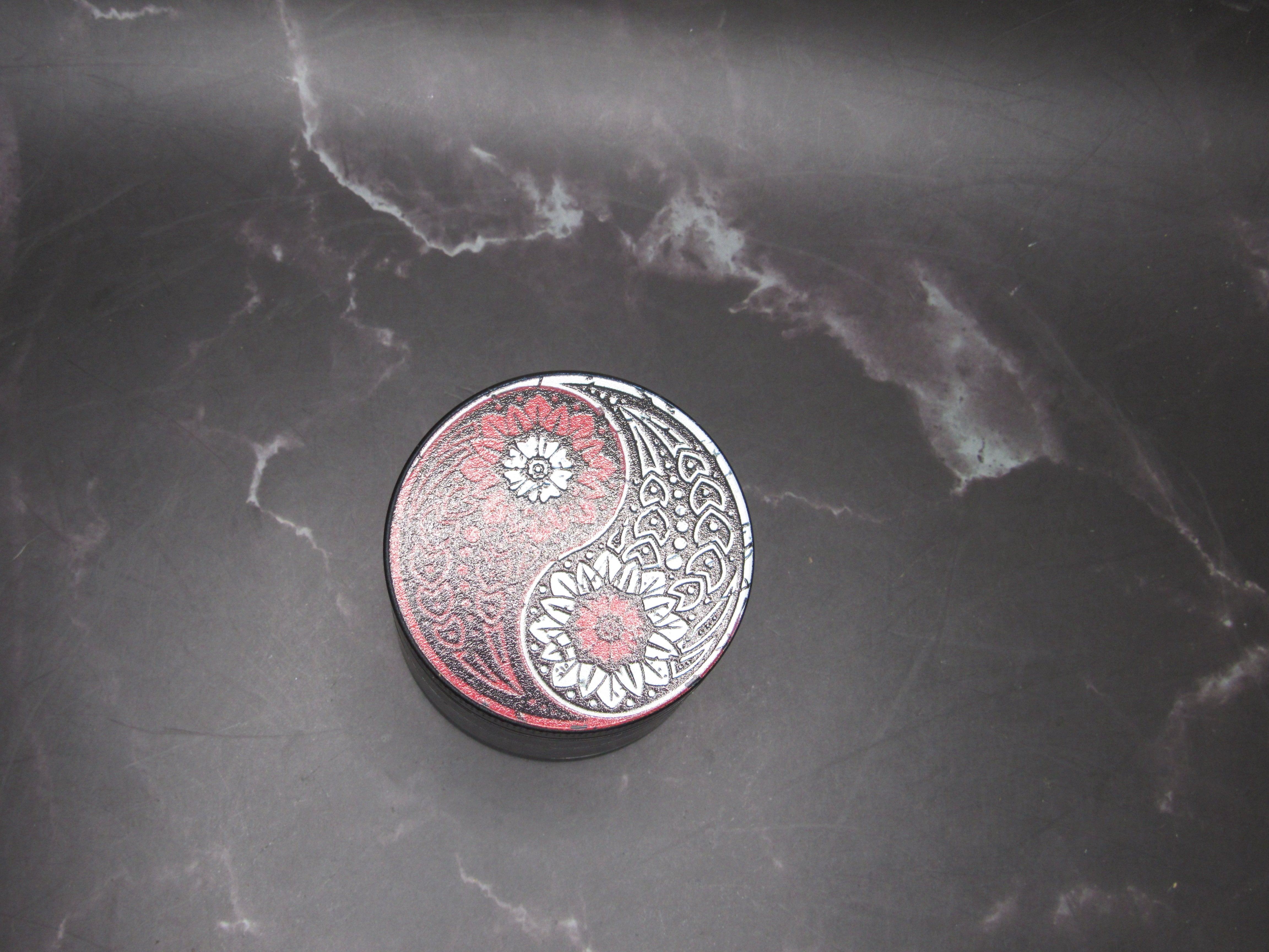 Yin Yang Floral Herb Grinder – 2.5" 4-Piece